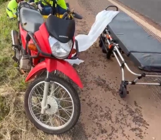 Motociclista cai ao passar por desnível na BR-163 em Sinop