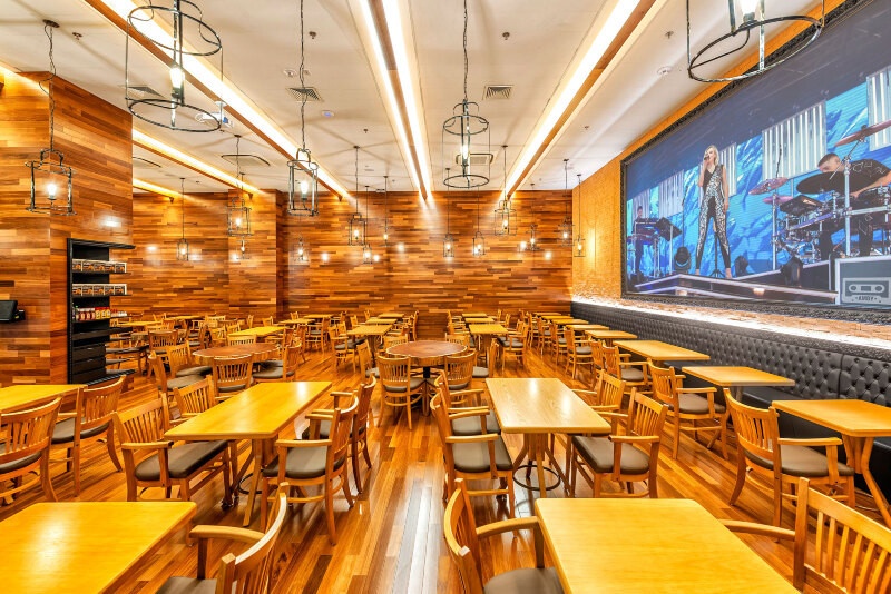 Rede de restaurantes é condenada por não dar água a funcionários em Cuiabá