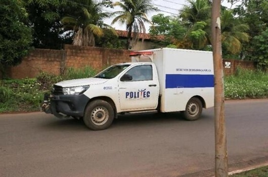 Homem é achado morto amarrado com fio dentro de casa e moto é roubada