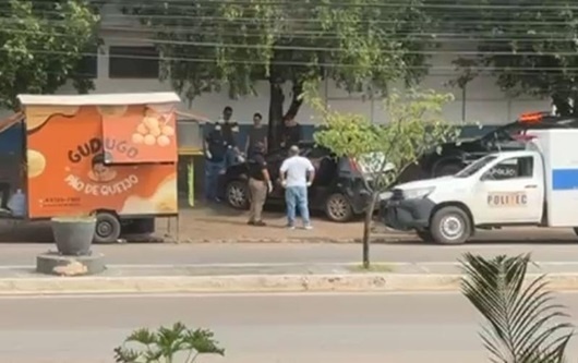 Motorista de App é achado morto dentro de carro perto de lanchonete em MT
