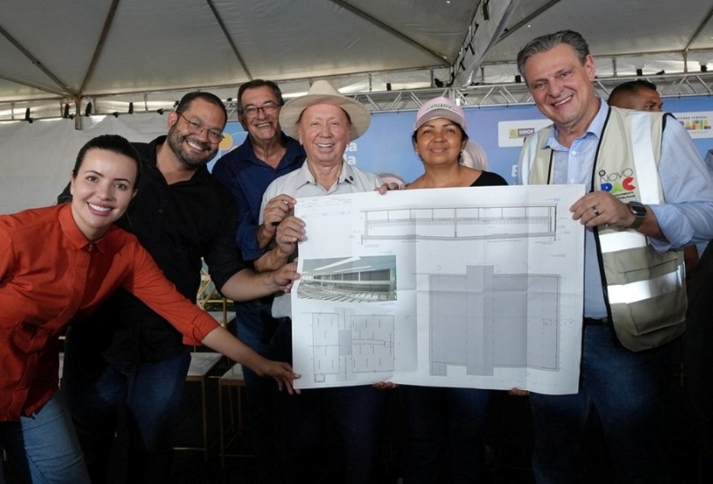Dorner entrega para Ministro projeto do Mercado Municipal