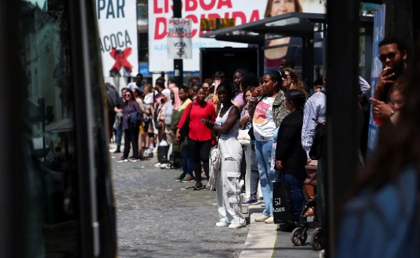 Apagão na Europa foi causado por 'um fenômeno atmosférico raro' e poderá demorar uma semana para normalizar
