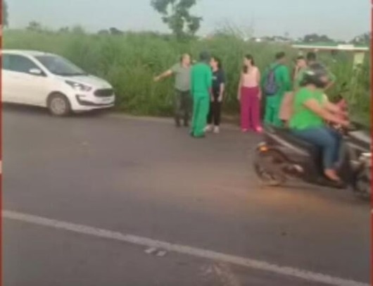 Adolescente de 14 anos é atropelado na saída de escola e motorista foge sem prestar socorro