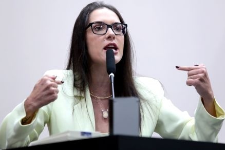 Janaina responde Fábio Garcia e mantém críticas ácidas
