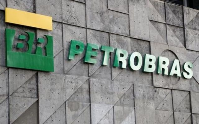 Petrobras reduz preço do diesel em R$ 0,16 nas refinarias a partir desta terça