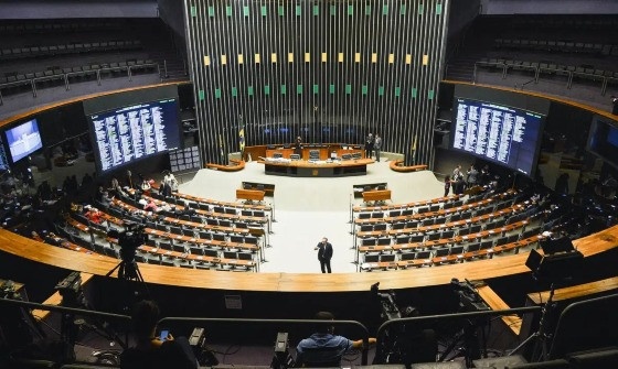 Câmara vota urgência de projeto que cria mais uma vaga de deputado federal para MT