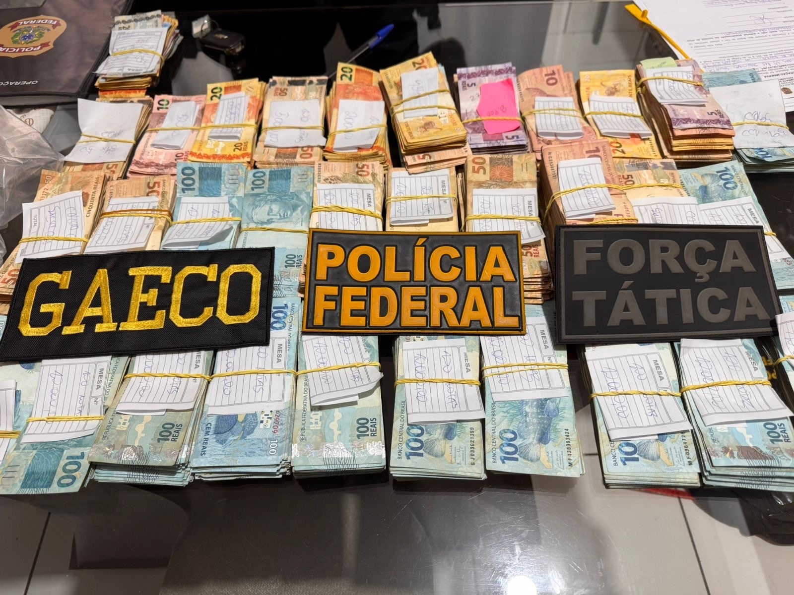 Gaeco e FICCO cumprem 14 mandados de prisão contra facção que lavava dinheiro do tráfico