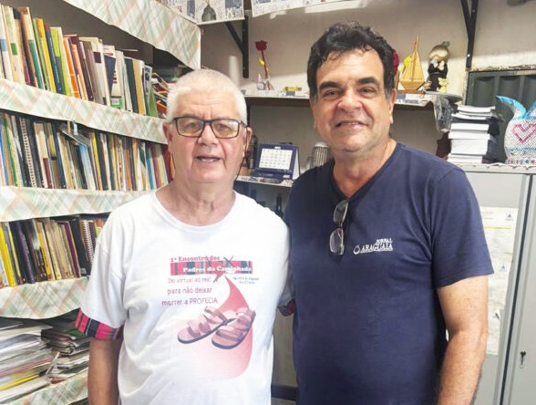Documentário com direção do cineasta Ricardo Ramos revela a vida e a missão de Padre Fernando Góis, o ‘Padre Pé de Chinelo’