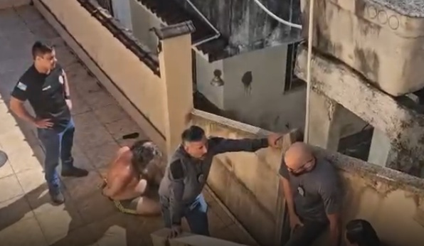 Irmãos são presos em flagrante por manter corpo de pai por pelo menos 6 meses dentro de casa no RJ