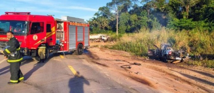 Acidente mata jovem carbonizado no dia do aniversário; 3 estão feridos