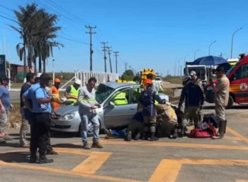 Três pessoas ficam feridas em batida entre carro e moto na BR-163 em Sorriso