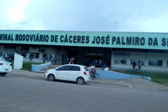 Passageiro de ônibus é preso pela PM por suspeita de estupro de vulnerável em MT