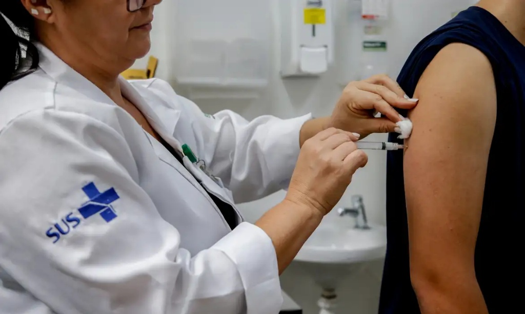Casos de gripe em MT registram aumento e índice de vacinação entre grupos prioritários é baixo