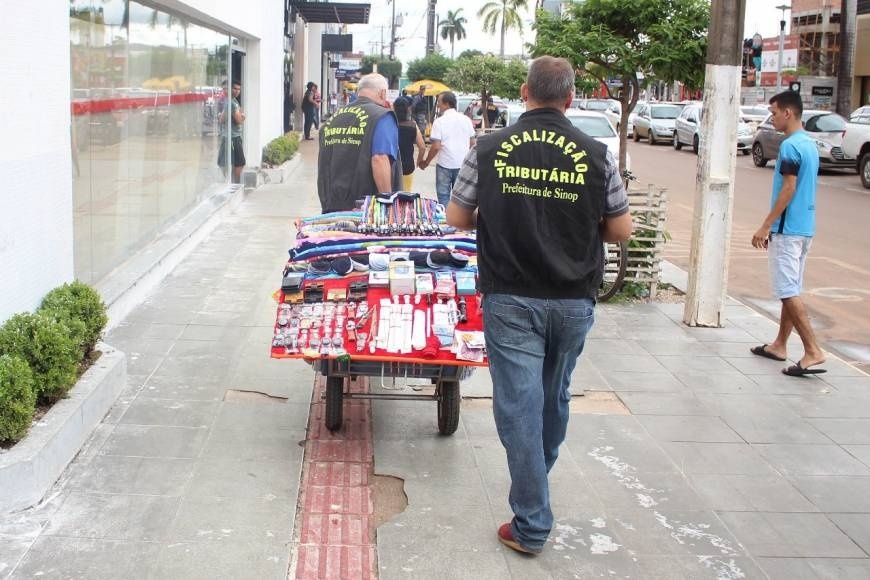 Ambulantes ocupam espaços públicos de Sinop e acendem alerta