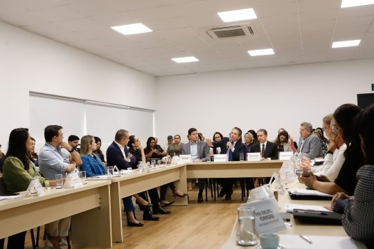 Sérgio Ricardo propõe corte em descontos abusivos e exclusão de operadoras irregulares
