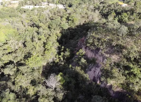Corpo não identificado é encontrado em precipício de MT