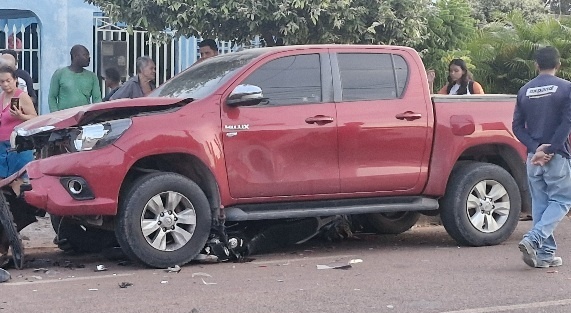 Motociclista tem perna dilacerada após acidente envolvendo quatro veículos