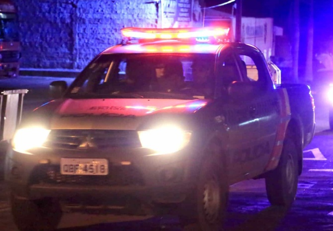 Mulher reage a tentativa de estupro e é esfaqueada 12 vezes por criminosos