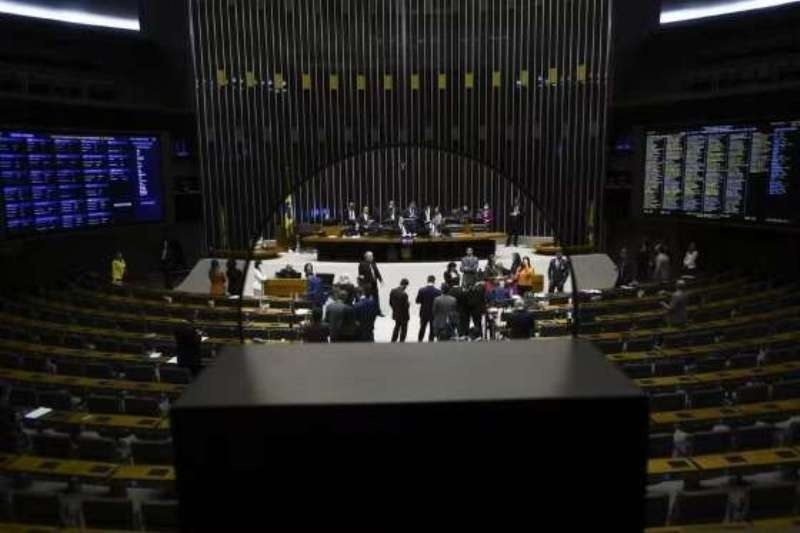 Proposta que aumenta número de deputados federais pode gerar impacto de R$ 845 milhões