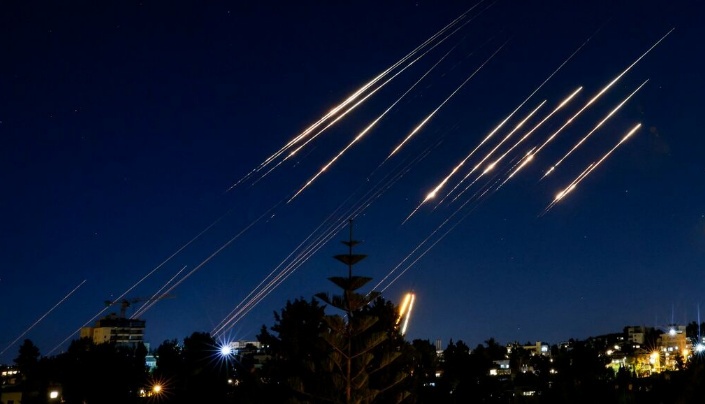 Capacidade de defesa aérea de Israel contra mísseis iranianos pode durar apenas mais 12 dias, diz autoridade dos EUA