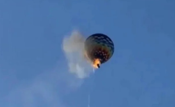 Balão pega fogo e cai em SC; ao menos oito pessoas morrem e 13 sobrevivem