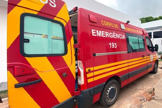 Garota de 15 anos bate moto contra Hilux de presidente de Câmara e morre