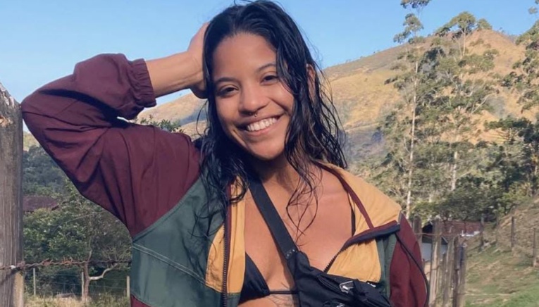 Brasileira que caiu em vulcão na Indonésia é encontrada morta após 4 dias