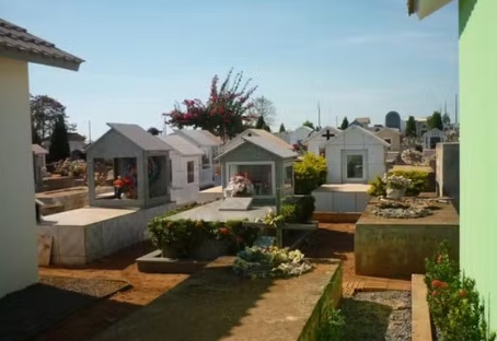 Cemitério municipal enfrenta superlotação e prefeitura estuda criação de crematório público em Sorriso