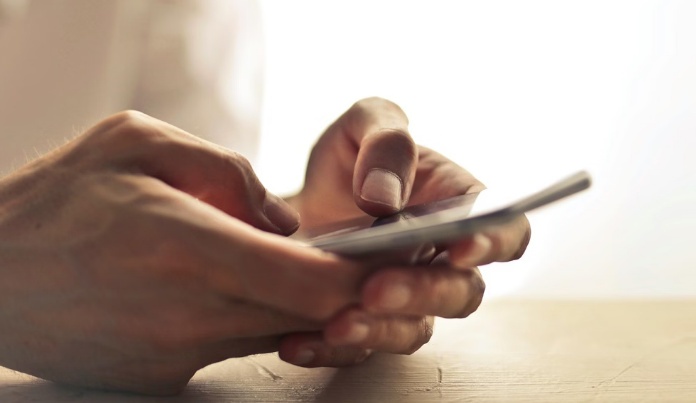 Novo golpe do Pix controla celular e pode limpar sua conta do banco; saiba como se proteger