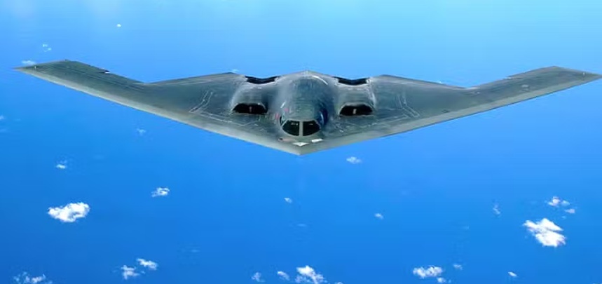 37 horas no ar e uma cabine apertada: Ataque ao Irã foi experiência inédita para pilotos dos EUA, mesmo com anos de treino