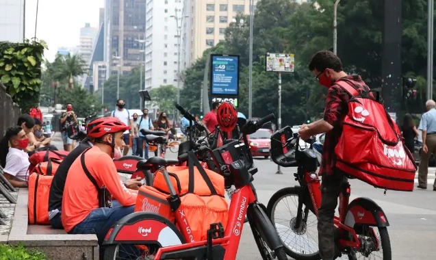 Brasil tem 2,2 milhões de trabalhadores por aplicativos; veja renda média