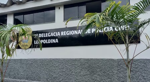 Mãe dopa, asfixia e esfaqueia filha de 7 anos em MG, diz polícia