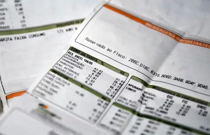 Conta de luz fica mais cara em julho; veja dicas de como economizar com a bandeira vermelha