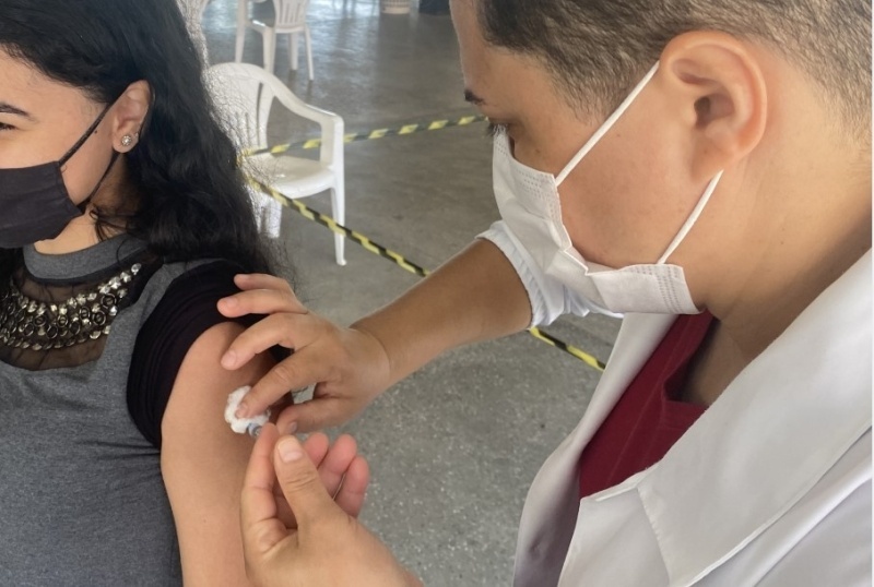 Saúde atinge 4.506 doses aplicadas de vacina contra dengue em Sinop; meta é alcançar 13.459 adolescentes