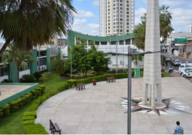 Vereadores aprovam projeto que proíbe transição de gênero em menores de 18 anos em Cuiabá