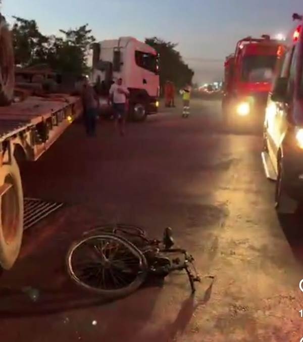 Mulher é atropelada por carreta e fica em estado grave em Sinop
