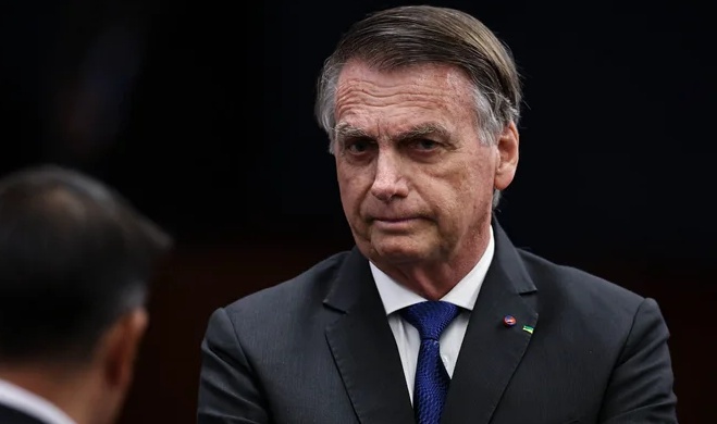 PGR defende que Bolsonaro seja condenado a 43 anos de prisão