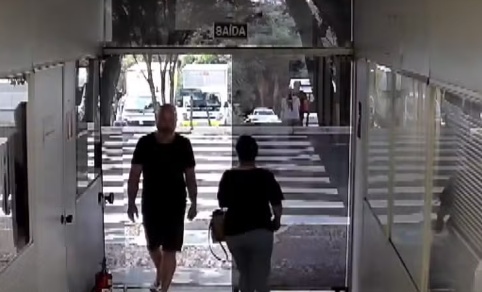 Servidor público passa quase dois anos indo a prefeitura só para bater ponto e ir embora sem trabalhar, no Paraná