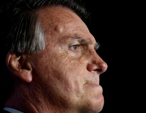 Bolsonaro é alvo de mandado de busca e passará a usar tornozeleira eletrônica