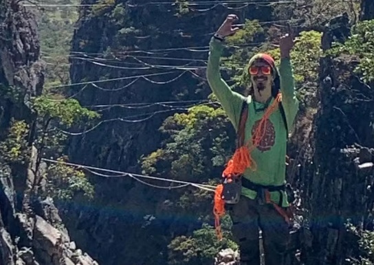 Turista morre após cair de altura de cerca de 50 metros durante highline na Chapada dos Veadeiros