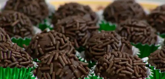 Mulher tenta matar marido com brigadeiro envenenado, mas desiste e se entrega no DF
