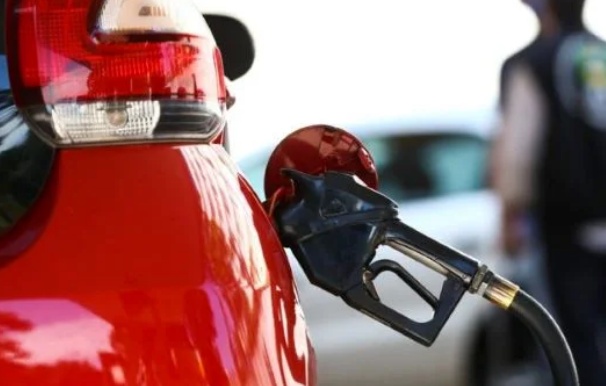 Gasolina com 30% de etanol entra em vigor a partir desta sexta-feira