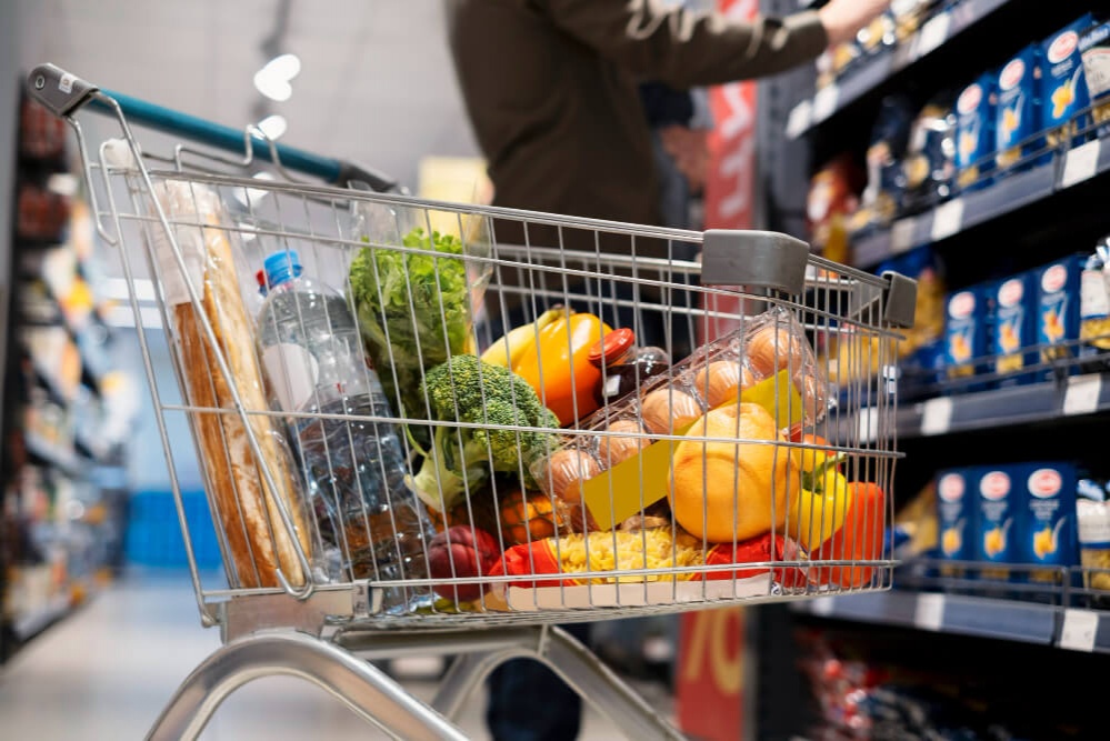 Carne suína e cerveja sobem no Centro‑Oeste, mas legumes e arroz aliviam a cesta de compras