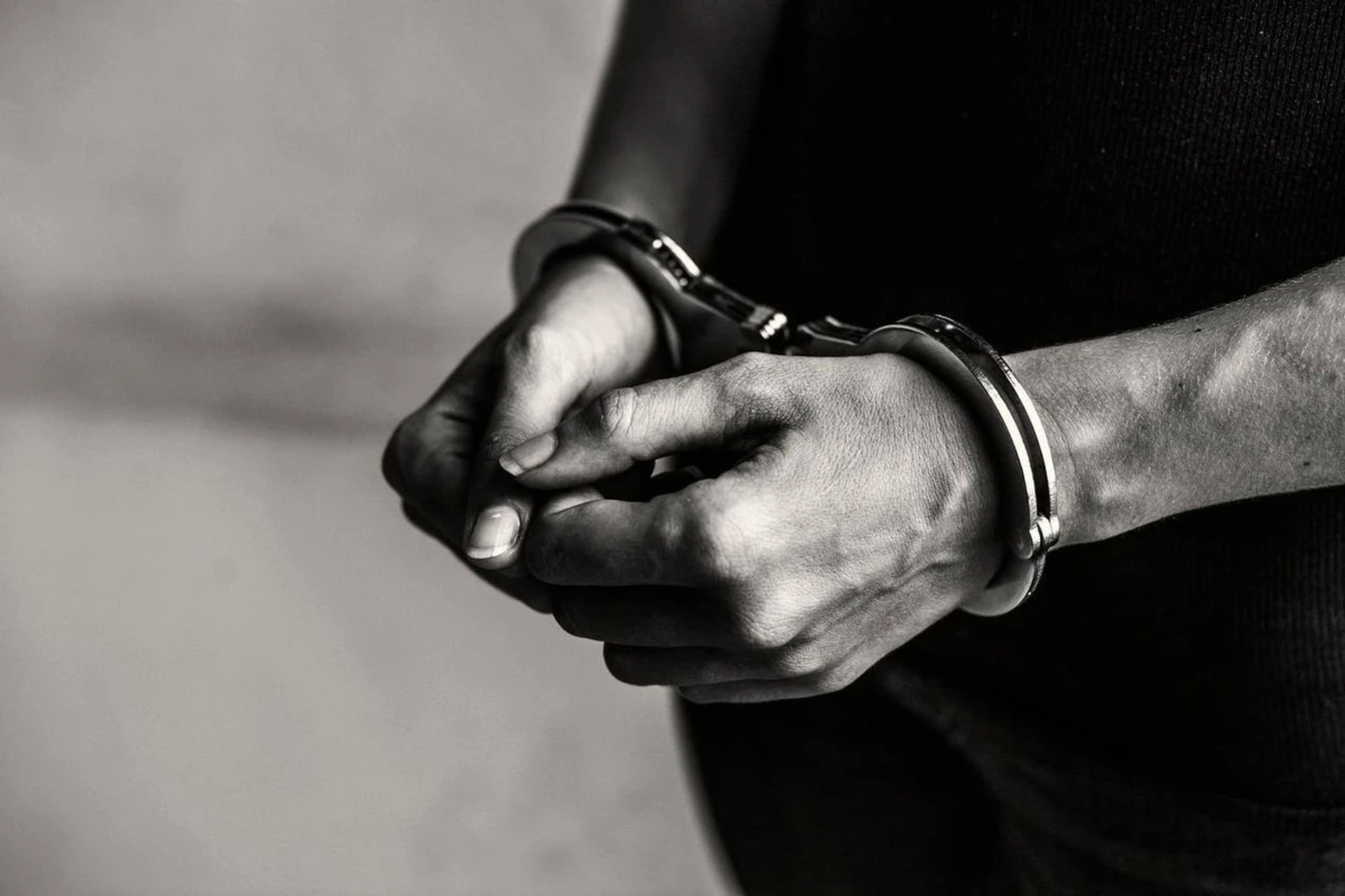 Detento mata policial penal em hospital de BH, foge vestindo farda e é preso após perseguição