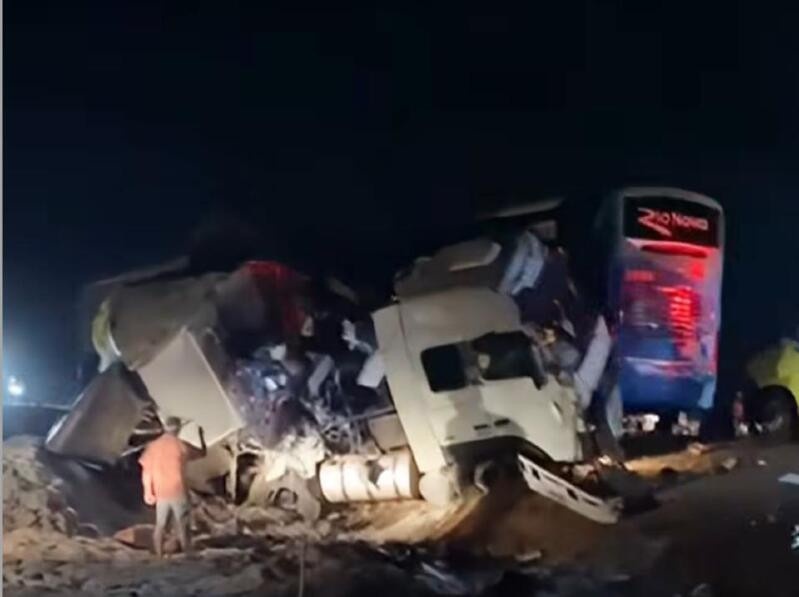 Acidente entre ônibus e carreta deixa ao menos 7 mortos na BR-163