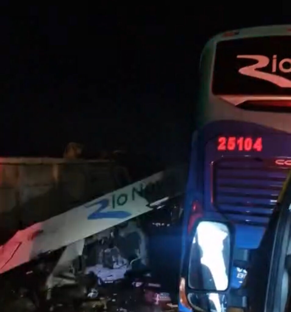 Tráfego na BR‑163 é liberado após quase 10 horas de bloqueio; colisão entre ônibus e carreta deixou 11 mortos