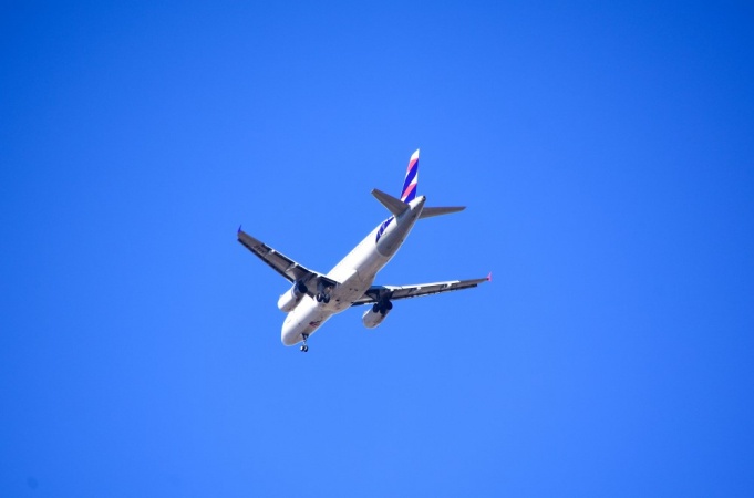 Passagens aéreas sobem 19,92% e exercem segunda maior pressão no custo familiar