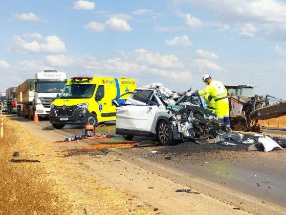 Corolla Cross bate de frente com caminhão e homem morre na BR-163
