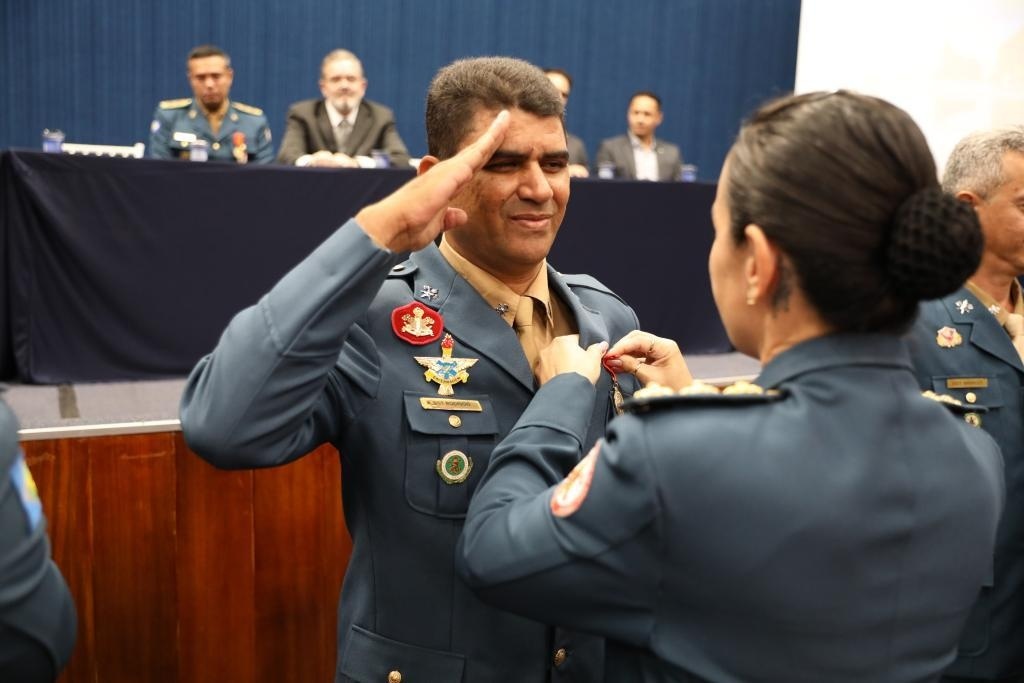 Corpo de Bombeiros entrega medalhas a militares e civis em cerimônia dos 61 anos da corporação