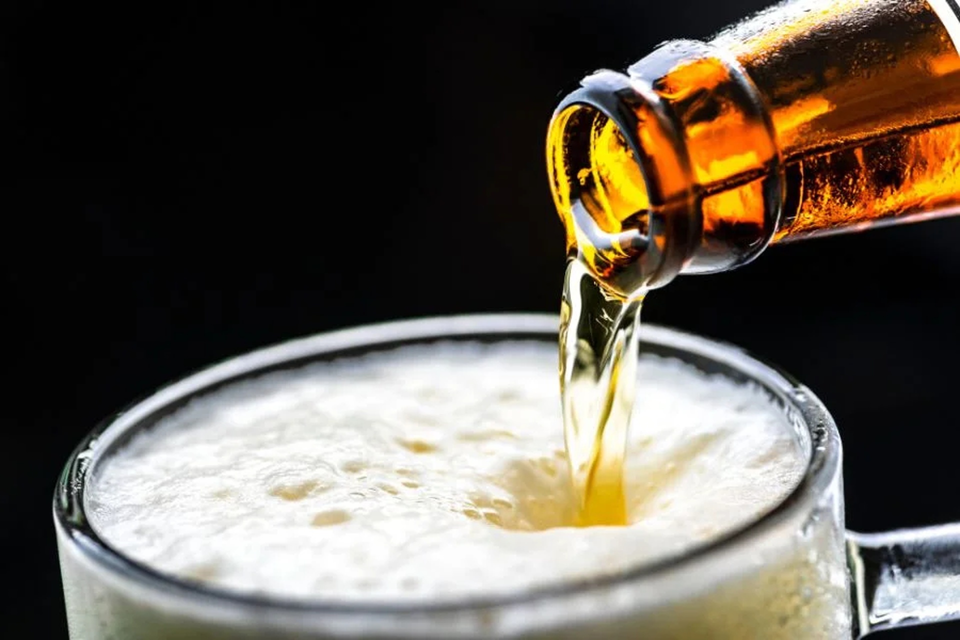 Cerveja mais cara: Ambev e Heineken reajustam preços no Brasil